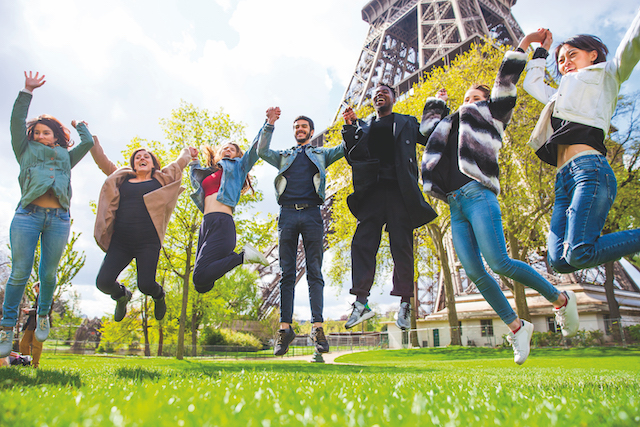 May ibinibentang Mga Pang-edukasyong Laruan sa Paris, France